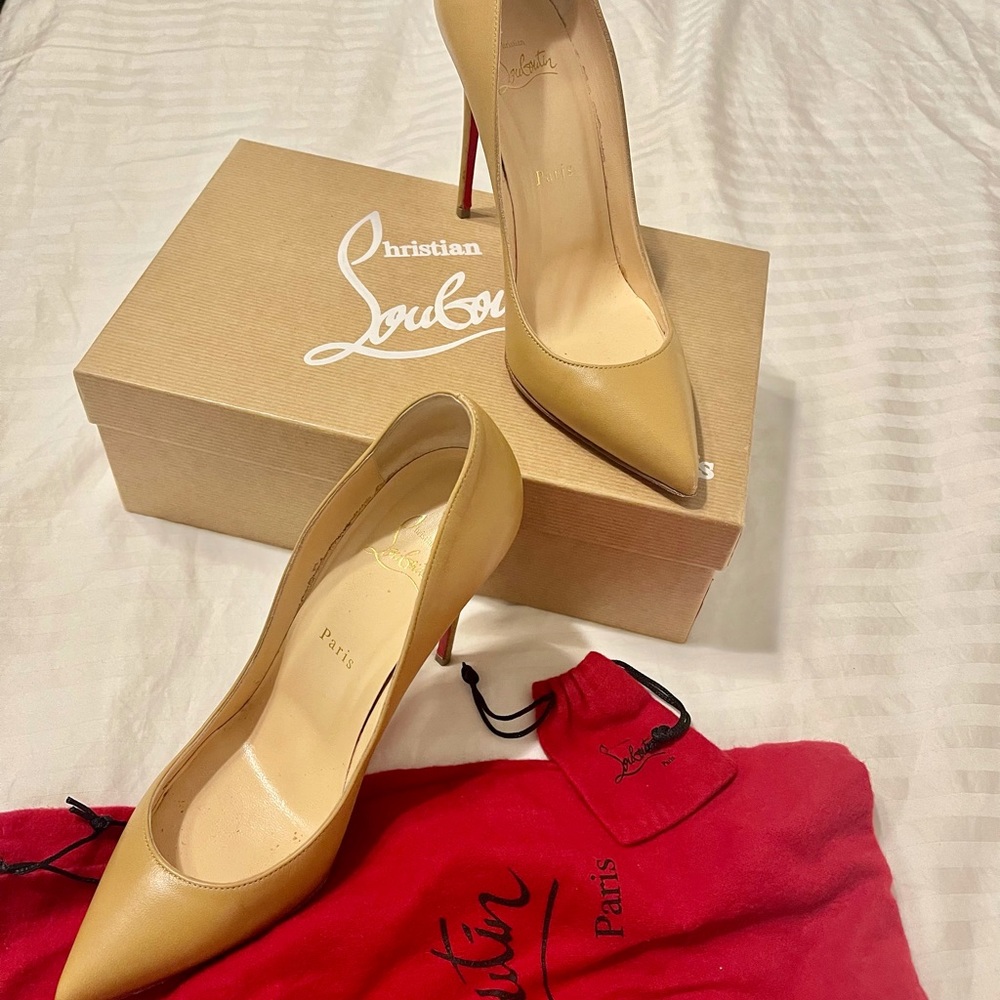 Christian Louboutin Nude Pumps